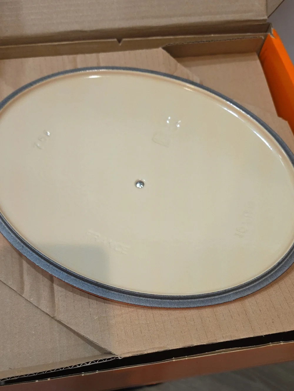 Le Creuset 8QT Enamel Cast Iron Oval Dutch Oven- Flame